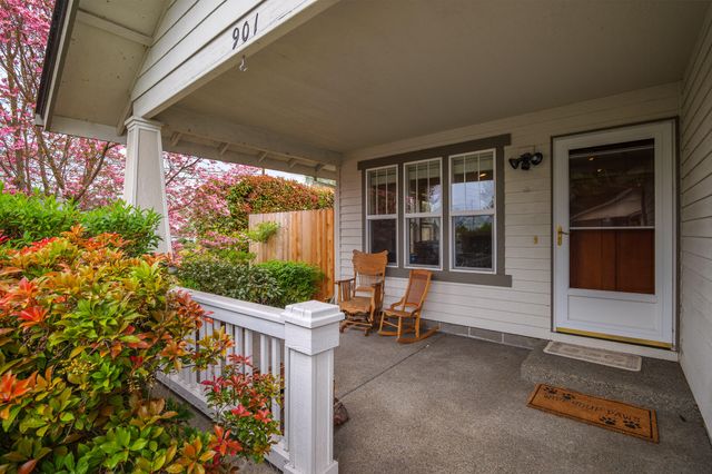 901 Schaefers Lane, Grants Pass, OR 97526