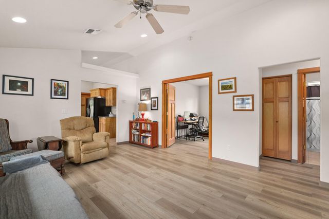 901 Schaefers Lane, Grants Pass, OR 97526
