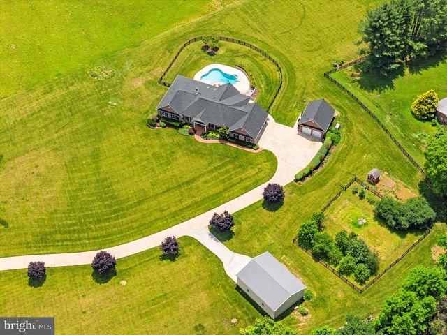 39787 WATERFORDWAY LN, Waterford, VA 20197
