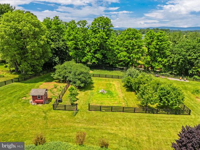 39787 WATERFORDWAY LN, Waterford, VA 20197
