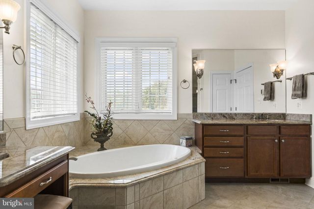 39787 WATERFORDWAY LN, Waterford, VA 20197