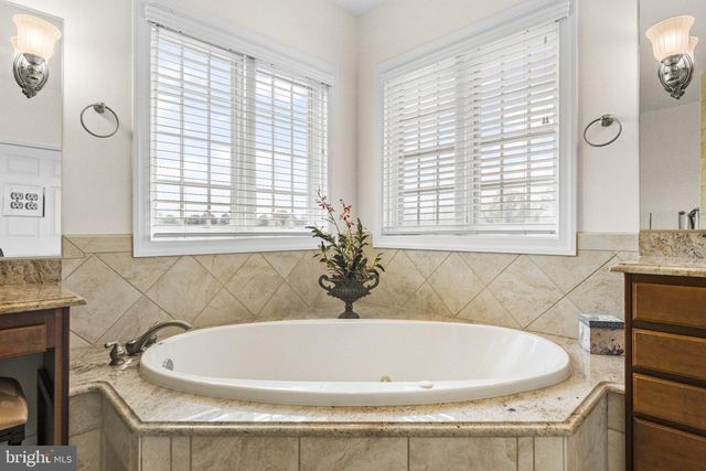 39787 WATERFORDWAY LN, Waterford, VA 20197