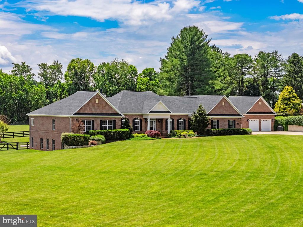 39787 WATERFORDWAY LN, Waterford, VA 20197