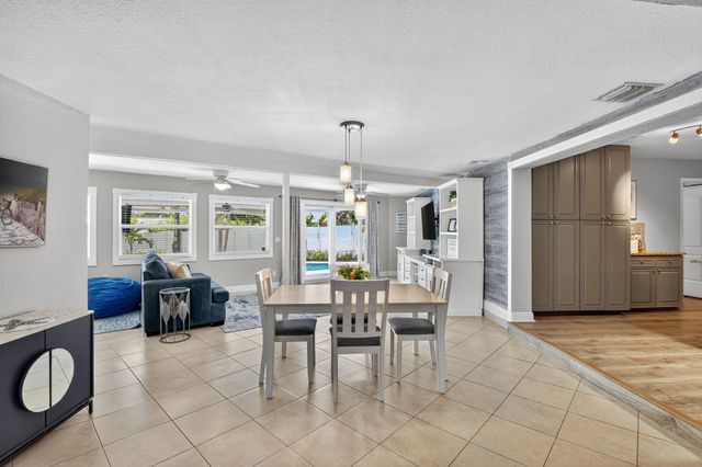 118 SE 29th Avenue, Boynton Beach, FL 33435