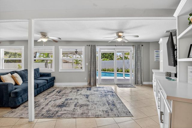 118 SE 29th Avenue, Boynton Beach, FL 33435