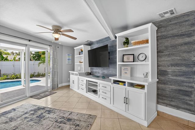 118 SE 29th Avenue, Boynton Beach, FL 33435