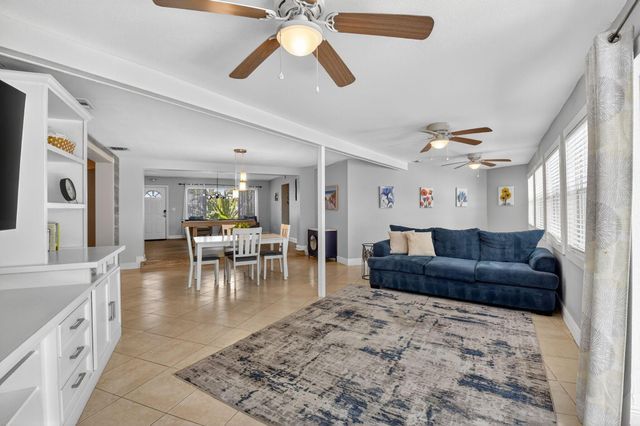 118 SE 29th Avenue, Boynton Beach, FL 33435