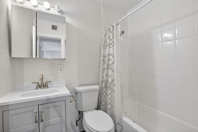 2741 NE 8th Avenue 15, Wilton Manors, FL 33334
