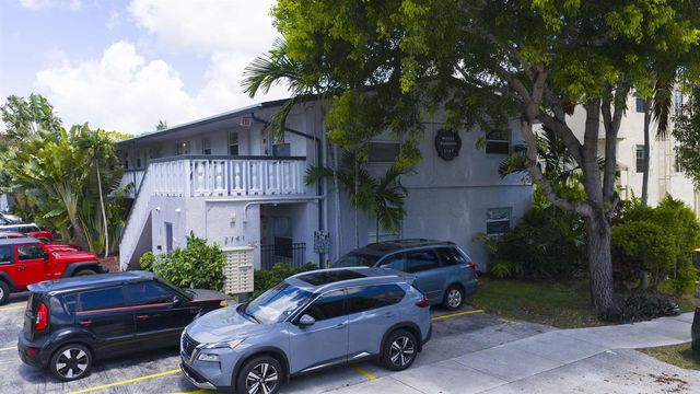 2741 NE 8th Avenue 15, Wilton Manors, FL 33334