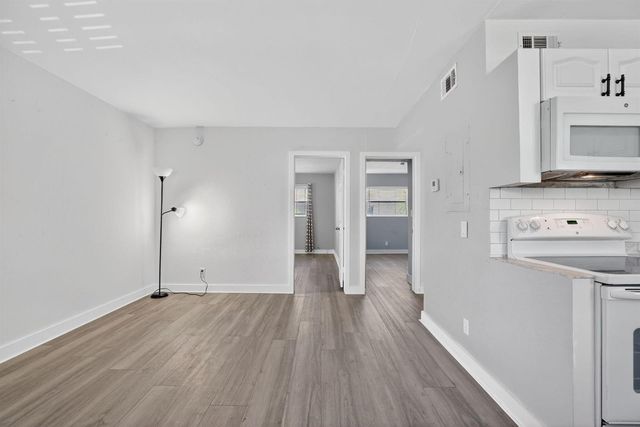 2741 NE 8th Avenue 15, Wilton Manors, FL 33334