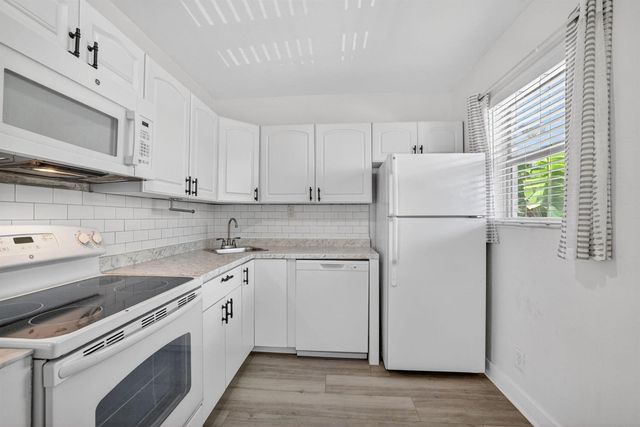 2741 NE 8th Avenue 15, Wilton Manors, FL 33334