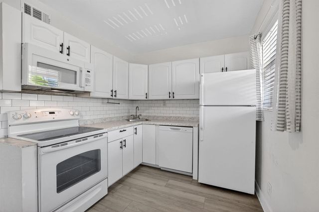 2741 NE 8th Avenue 15, Wilton Manors, FL 33334