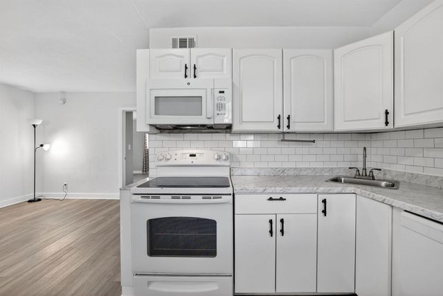 2741 NE 8th Avenue 15, Wilton Manors, FL 33334
