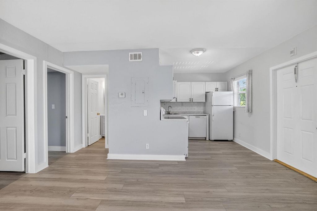 2741 NE 8th Avenue 15, Wilton Manors, FL 33334