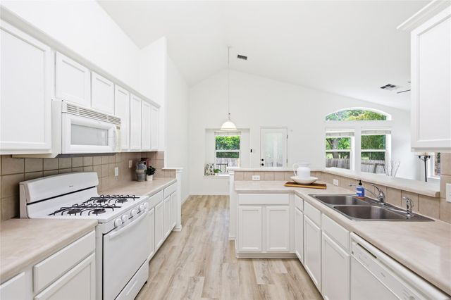 3555 Sandy Koufax LN, Round Rock, TX 78665