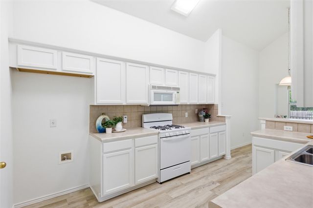 3555 Sandy Koufax LN, Round Rock, TX 78665