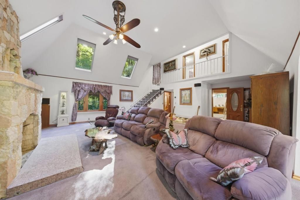 Image 12 of property listing at Address unavailable.