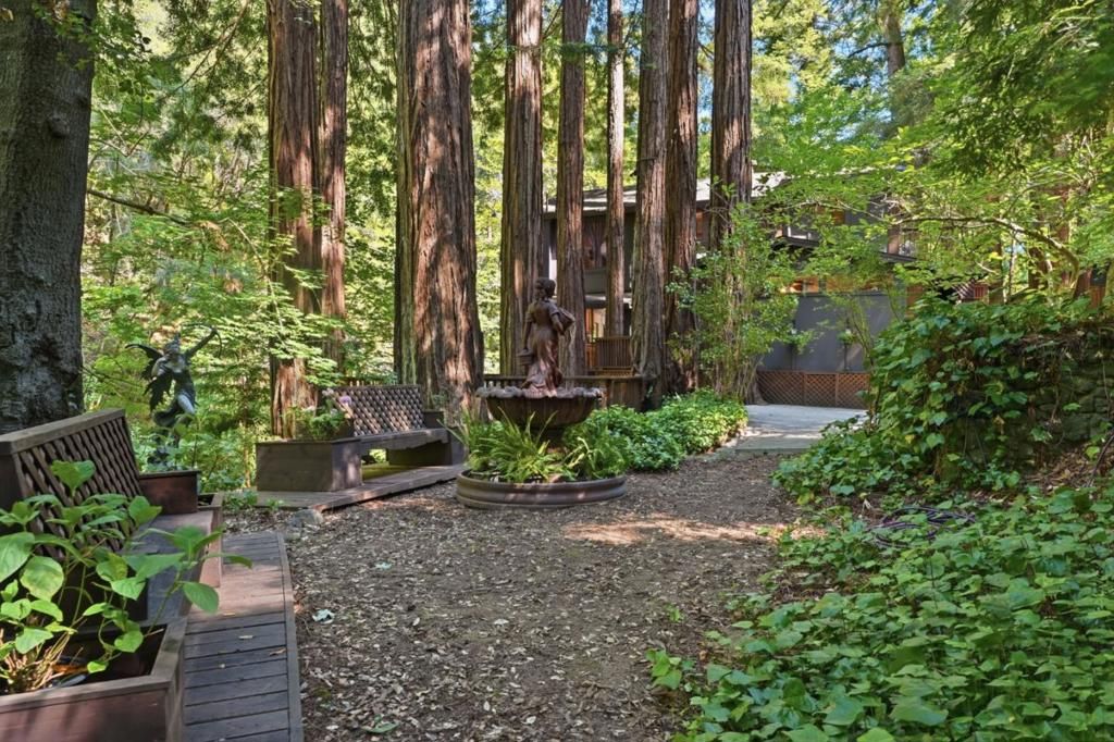 Image 50 of property listing at Address unavailable.