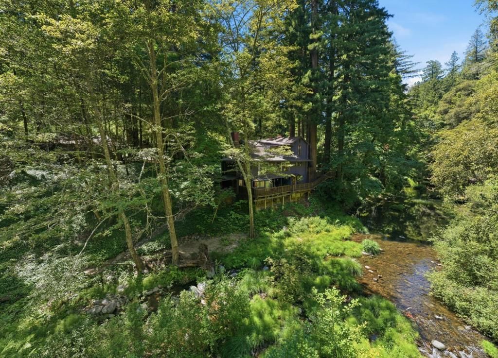 Image 7 of property listing at Address unavailable.