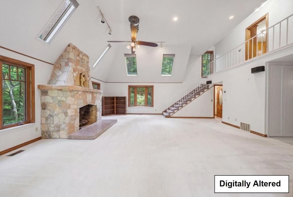 Image 9 of property listing at Address unavailable.