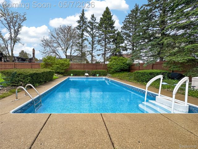 2578 Powderhorn Ridge Road, Rochester Hills, MI 48309