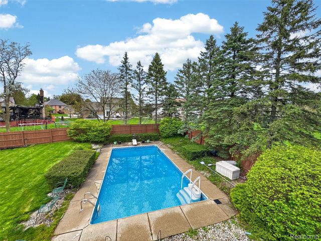 2578 Powderhorn Ridge Road, Rochester Hills, MI 48309