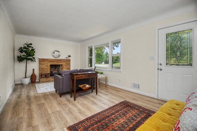 6230 Cahill Avenue, Inver Grove Heights, MN 55076