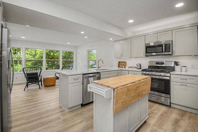 6230 Cahill Avenue, Inver Grove Heights, MN 55076