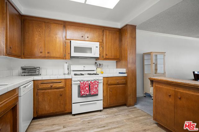 4445 Cartwright Avenue 110, Toluca Lake, CA 91602