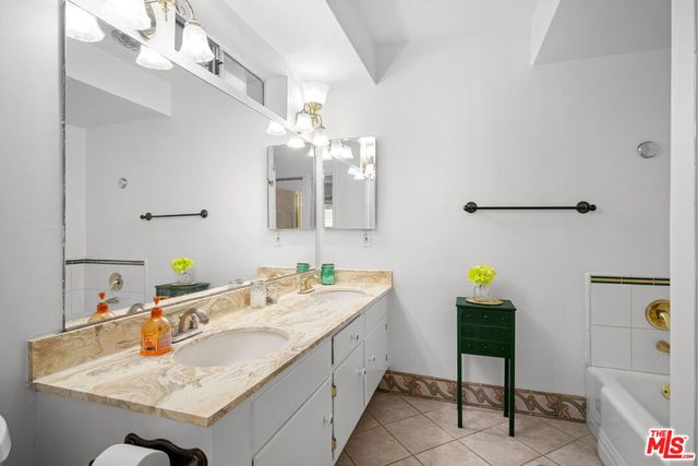 4445 Cartwright Avenue 110, Toluca Lake, CA 91602