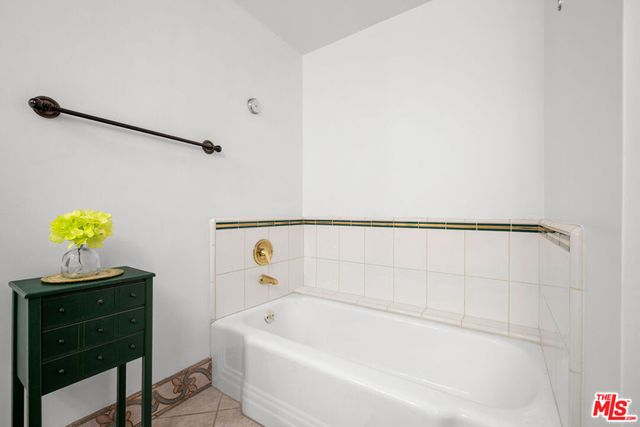 4445 Cartwright Avenue 110, Toluca Lake, CA 91602