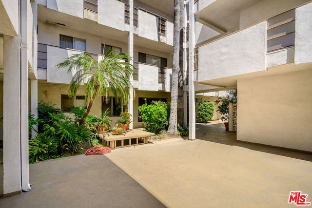 4445 Cartwright Avenue 110, Toluca Lake, CA 91602