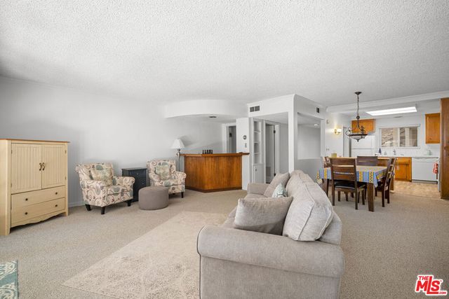 4445 Cartwright Avenue 110, Toluca Lake, CA 91602