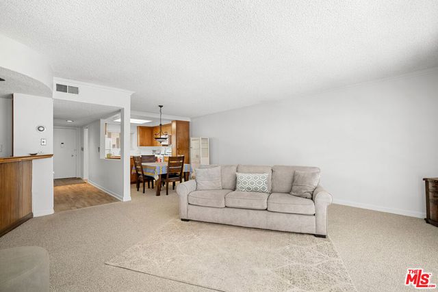 4445 Cartwright Avenue 110, Toluca Lake, CA 91602
