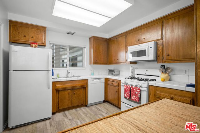 4445 Cartwright Avenue 110, Toluca Lake, CA 91602