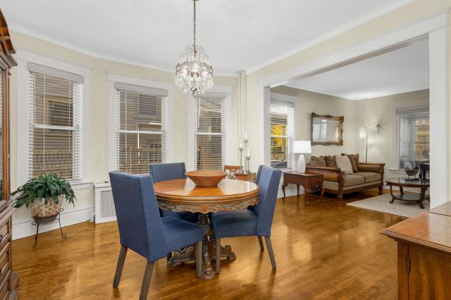 1069 Laurel Avenue, Saint Paul, MN 55104