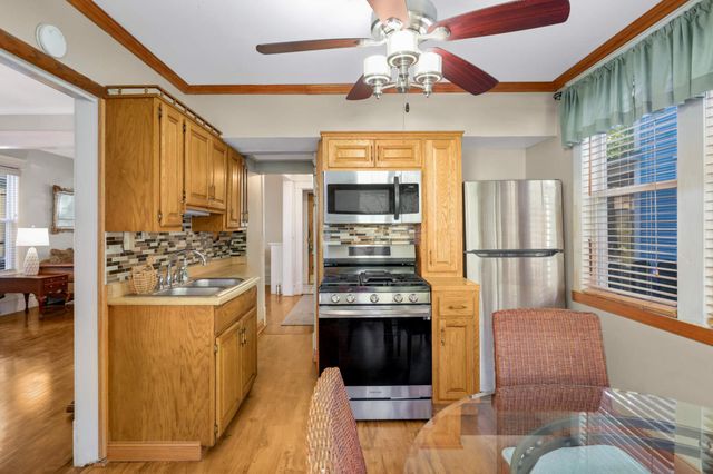 1069 Laurel Avenue, Saint Paul, MN 55104