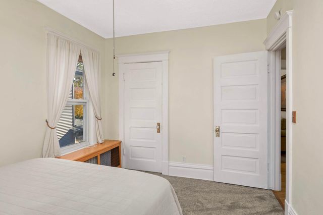 1069 Laurel Avenue, Saint Paul, MN 55104