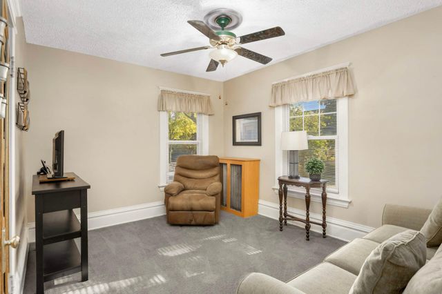 1069 Laurel Avenue, Saint Paul, MN 55104