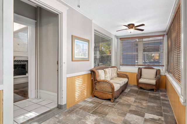 1069 Laurel Avenue, Saint Paul, MN 55104