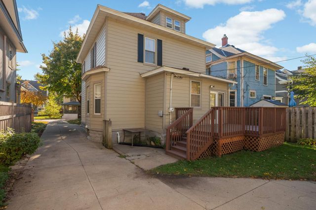 1069 Laurel Avenue, Saint Paul, MN 55104