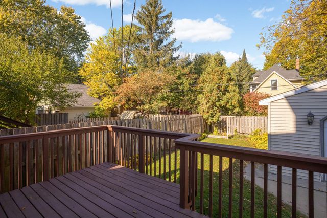 1069 Laurel Avenue, Saint Paul, MN 55104