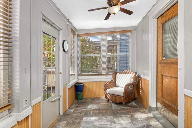 1069 Laurel Avenue, Saint Paul, MN 55104