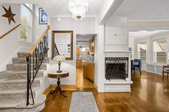 1069 Laurel Avenue, Saint Paul, MN 55104