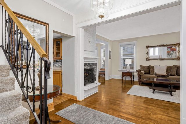 1069 Laurel Avenue, Saint Paul, MN 55104