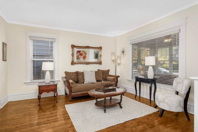 1069 Laurel Avenue, Saint Paul, MN 55104