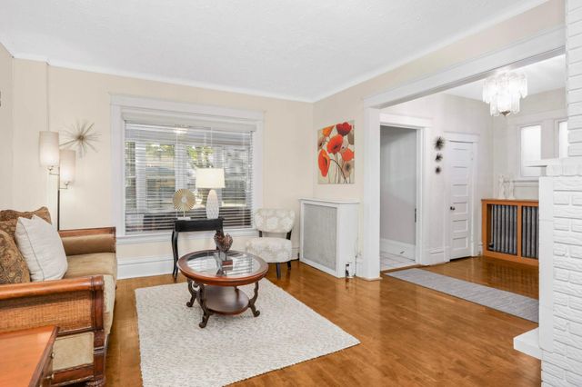 1069 Laurel Avenue, Saint Paul, MN 55104