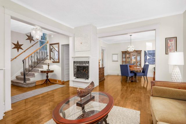 1069 Laurel Avenue, Saint Paul, MN 55104