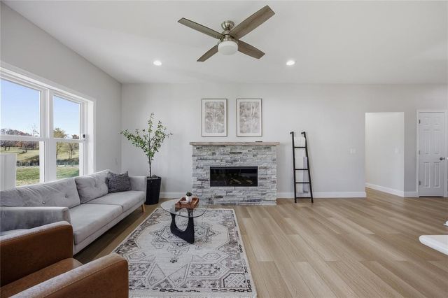 2416 Kestrel Drive SE, Cedar Rapids, IA 52403