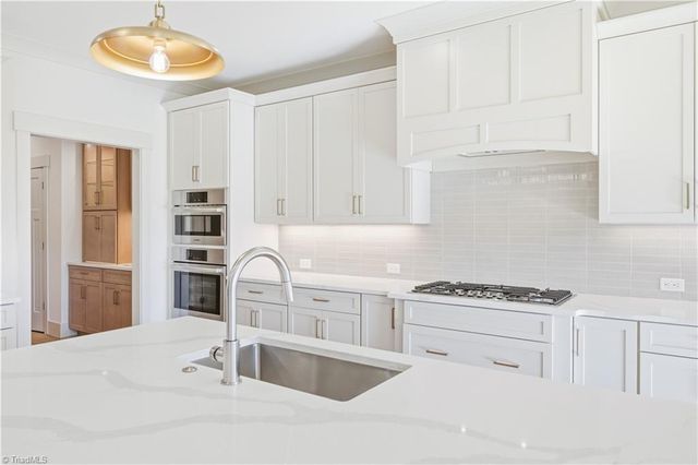 1336 Maple Chase Lane, Winston-salem, NC 27106